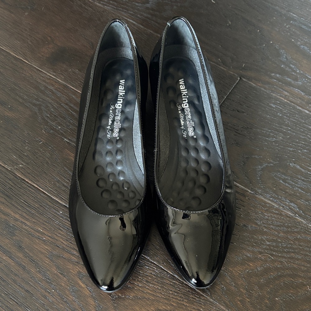Walking Cradles sz 9.5 Patent Shine Black Heels Office Shoes